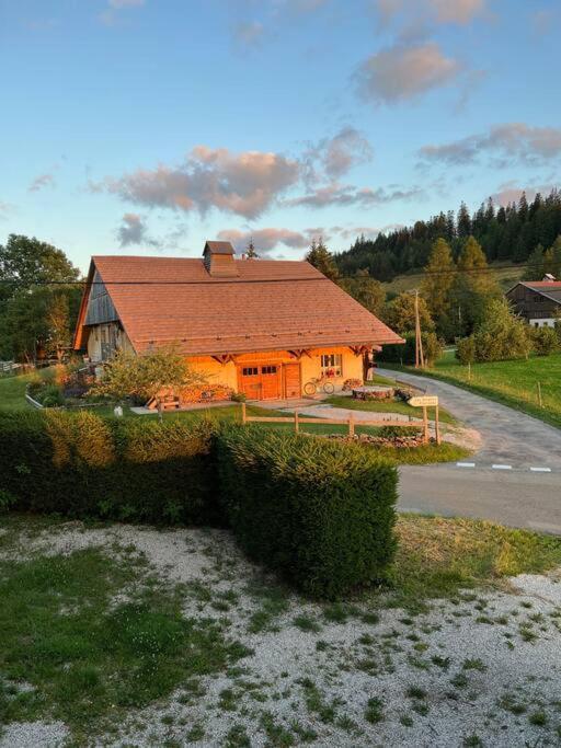 Nuit Insolite - La Cabane Du Haut-Doubs Les Gras Esterno foto
