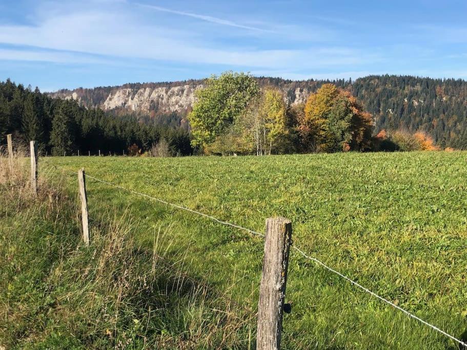 Nuit Insolite - La Cabane Du Haut-Doubs Les Gras Esterno foto